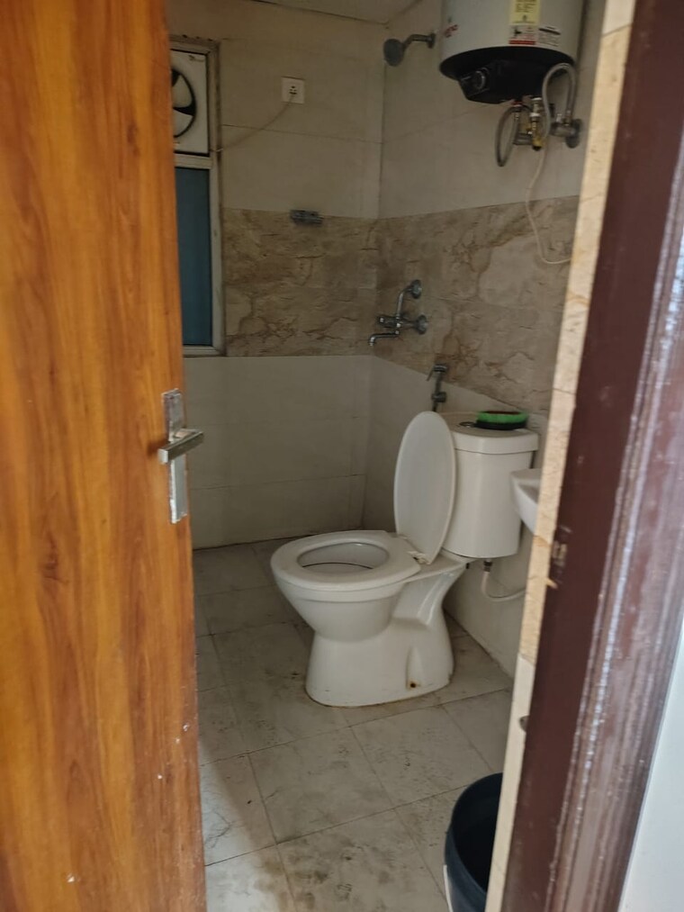 Bathroom, amrapali-golf-homes 3 Bedroom 1000 Sq.Ft. Apartment In Sector 4 Greater Noida Greater Noida 9553140