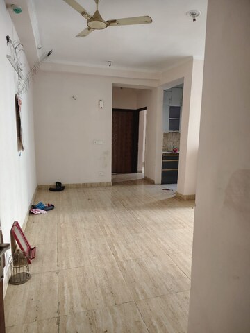 Room in 3 BHK Apartment at Amrapali Golf Homes, Sector 4 Greater Noida – for Rent