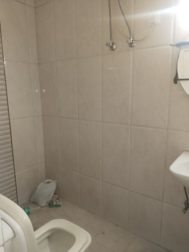 Attached Bathroom, sarita vihar 2 Bedroom 1750 Sq.Ft. Apartment In Sarita Vihar Delhi 9553119