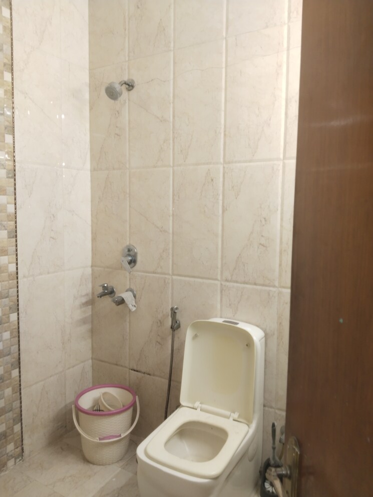 Bathroom, sarita vihar 2 Bedroom 1750 Sq.Ft. Apartment In Sarita Vihar Delhi 9553119