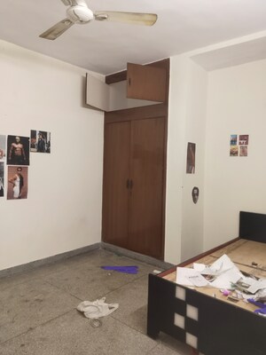 Bedroom in 2 BHK Apartment at Sarita Vihar – for Rent