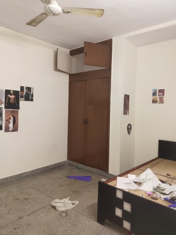 Bedroom in 2 BHK Apartment at Sarita Vihar – for Rent