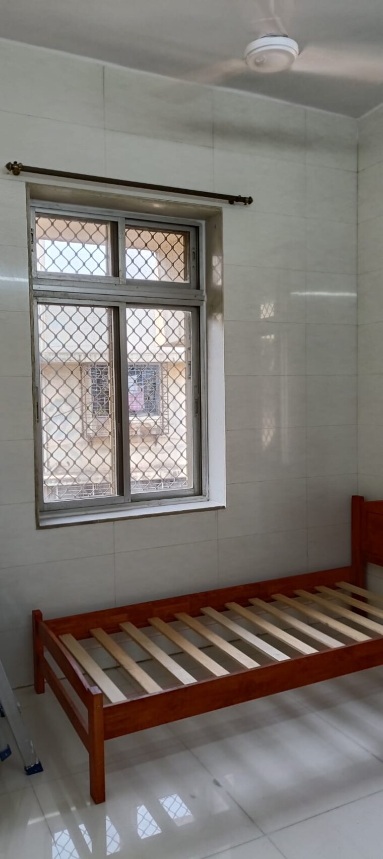 Room, mig-colony 2 Bedroom 650 Sq.Ft. Apartment In Worli Mumbai 9553134