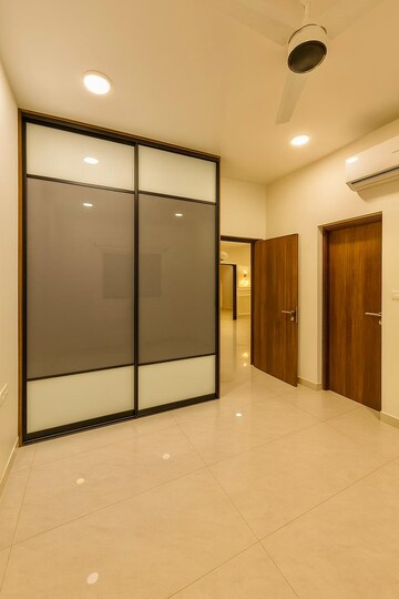 Room in 4 BHK Apartment at Prestige Beverly Hills, Kokapet – for Rent