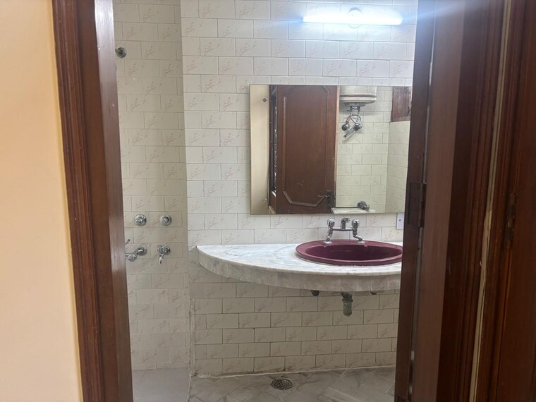 Bathroom, panchsheel enclave 3 Bedroom 2385 Sq.Ft. Builder Floor In Panchsheel Enclave Delhi 9553143