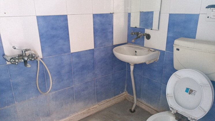 Bathroom, vaishali sector 5 1 Bedroom 560 Sq.Ft. Builder Floor In Vaishali Sector 5 Ghaziabad 9553171