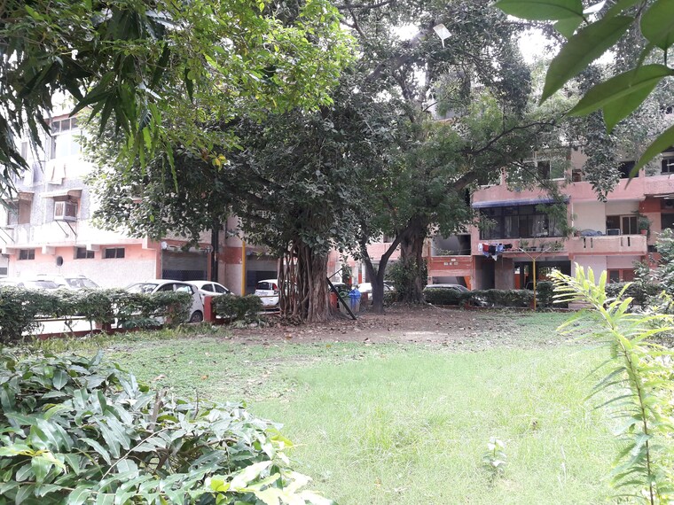 Garden, new-saraswati-cghs 3 Bedroom 1450 Sq.Ft. Apartment In Rohini Sector 9 Delhi 9553109