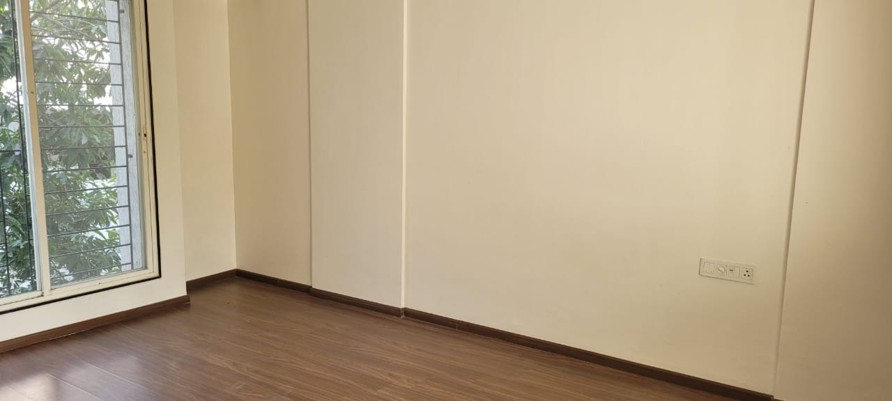 2 BHK Apartment For Rent in Neptune Society