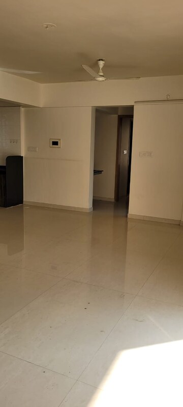 Room in 2 BHK Apartment at Neptune Society, Kalyani Nagar – for Rent
