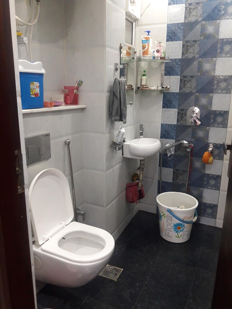 Bathroom, new-saraswati-cghs 3 Bedroom 1450 Sq.Ft. Apartment In Rohini Sector 9 Delhi 9553109