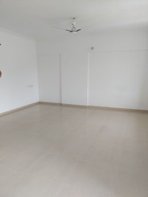 Room in 2 BHK Apartment at Puranik Abitante, Bavdhan – for Rent