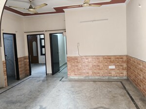2 BHK Builder Floor For Rent in Sector 32
