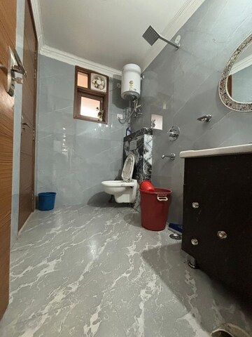 Parking in 4 BHK Builder Floor at Saket – for Rent