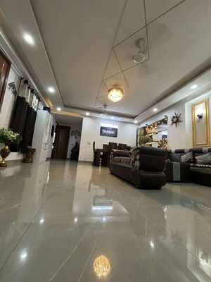 Parking in 4 BHK Builder Floor at Saket – for Rent