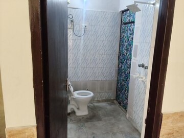 Bathroom in 2 BHK Builder Floor at Sector 32 – for Rent