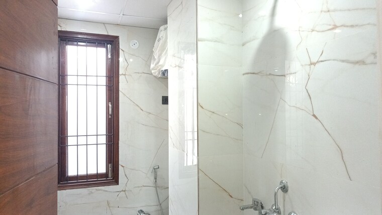 Bathroom, sector 1 vaishali 3 Bedroom 1200 Sq.Ft. Builder Floor In Sector 1 Vaishali Ghaziabad 9553280