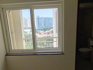 Room in 4 BHK Apartment at Prestige Waterford, Whitefield – for Rent