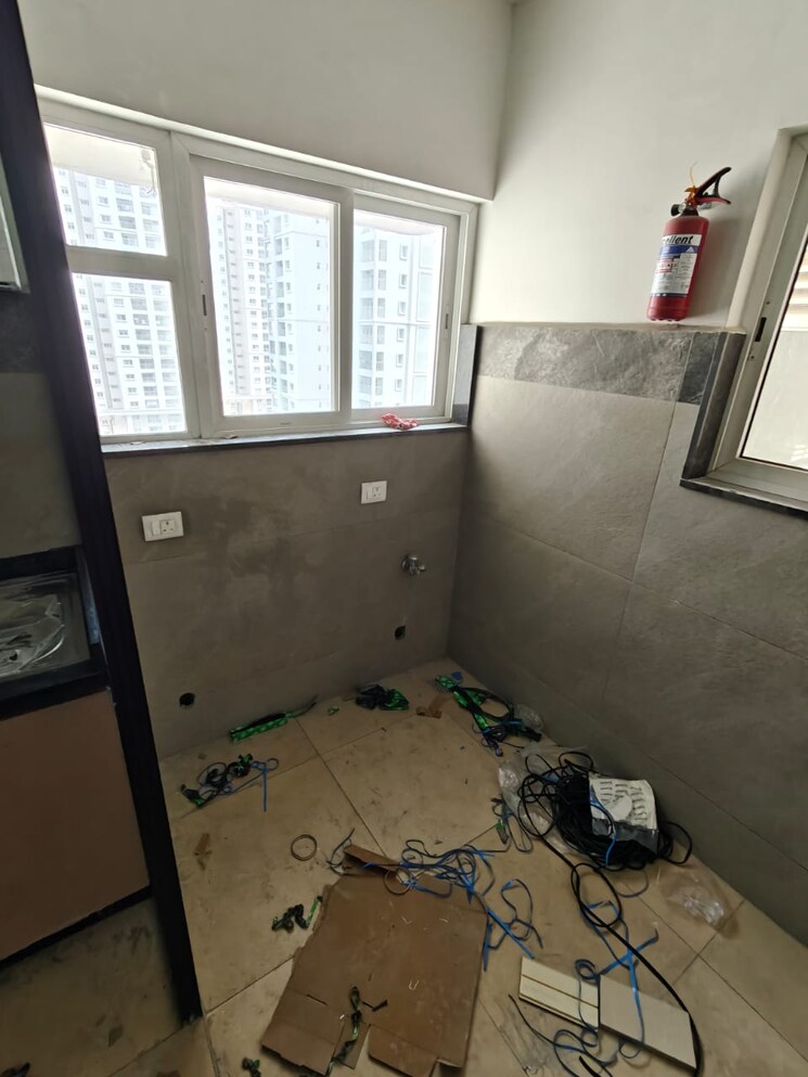 Bathroom, prestige-waterford 4 Bedroom 2555 Sq.Ft. Apartment In Whitefield Bangalore 9553251