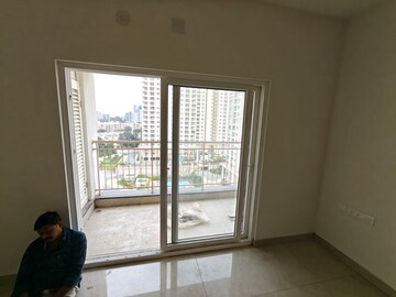 Room in 4 BHK Apartment at Prestige Waterford, Whitefield – for Rent