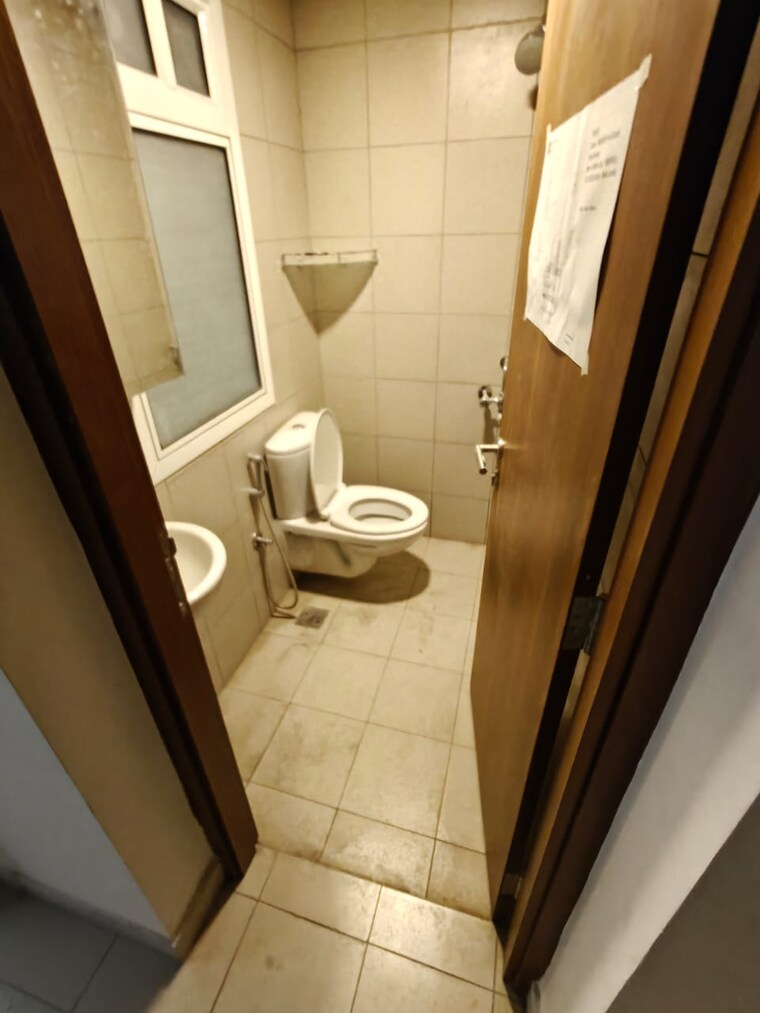 Bathroom, prestige-waterford 4 Bedroom 2555 Sq.Ft. Apartment In Whitefield Bangalore 9553251