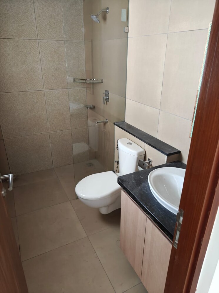 Bathroom, prestige-waterford 4 Bedroom 2555 Sq.Ft. Apartment In Whitefield Bangalore 9553251