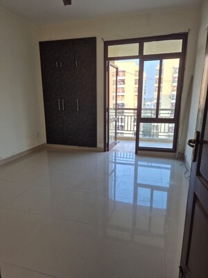 Room in 2.5 BHK Apartment at Vipul Gardens Kalinga Nagar, Kalinga Nagar – for Rent