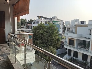 Balcony in 4 BHK Builder Floor at Sector 46 – for Rent