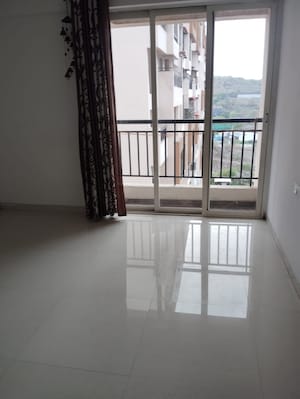 Room in 3 BHK Apartment at Puranik Abitante, Bavdhan – for Rent
