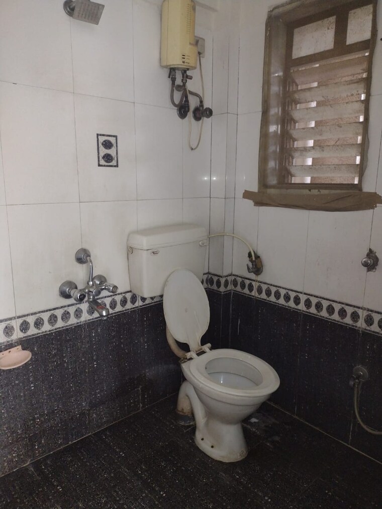 Bathroom, concrete-sai-swar 3 Bedroom 1400 Sq.Ft. Apartment In Kharghar Navi Mumbai 9553302