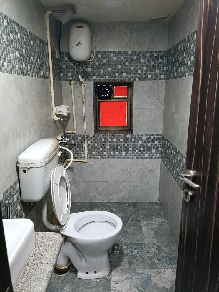 Bathroom, navyug-chs-santacruz-east 1 Bedroom 450 Sq.Ft. Apartment In Santacruz East Mumbai 9553333