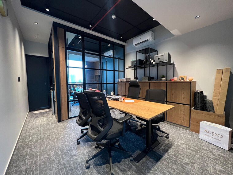 Team Area, solitaire-2 Commercial Office Space 450 Sq.Ft. In Malad West Mumbai 9553340