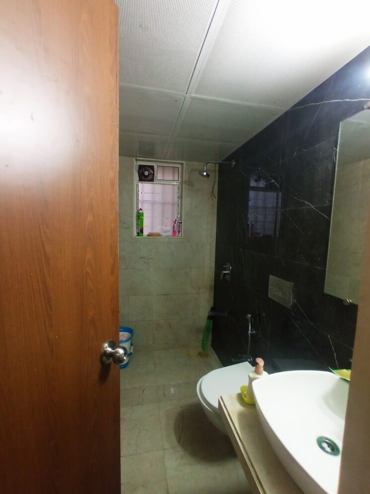 Bathroom, dosti-west-county 2 Bedroom 684 Sq.Ft. Apartment In Balkum Pada Thane 9553392