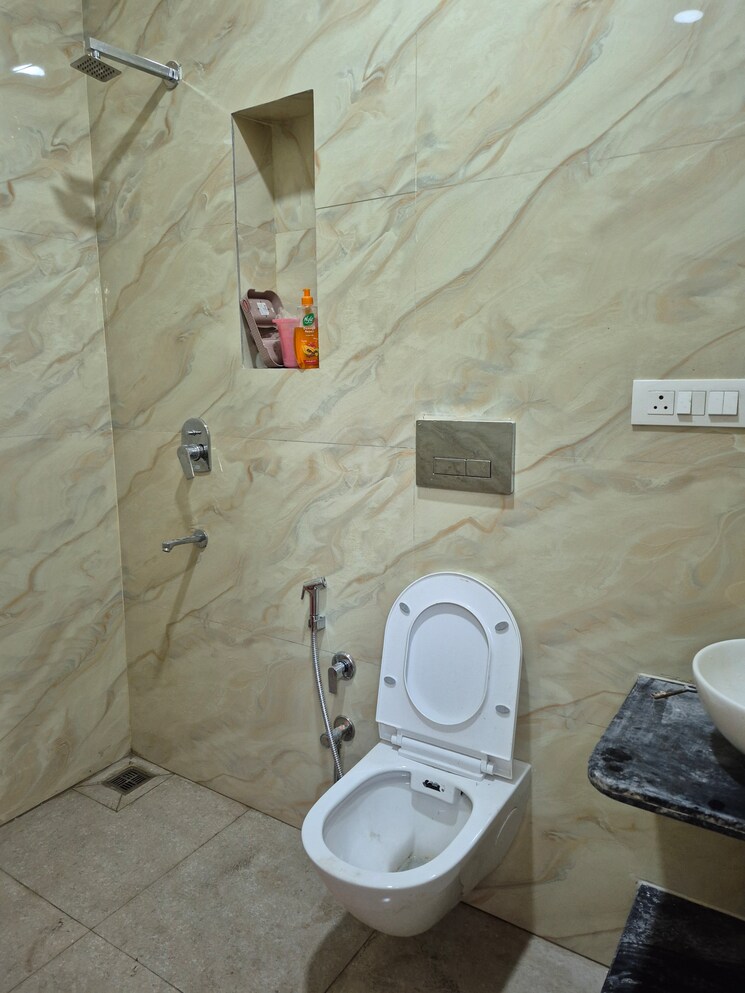 Bathroom, mayur vihar 1 3 Bedroom 1400 Sq.Ft. Apartment In Mayur Vihar 1 Delhi 9553391