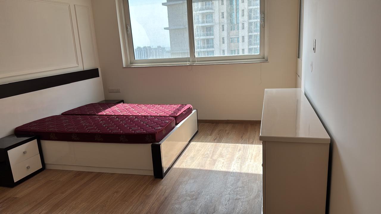 4 BHK Apartment For Rent in DLF Park Place