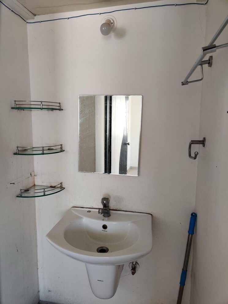 Bathroom, wakad 1 Bedroom 578 Sq.Ft. Apartment In Wakad Pune 9553406