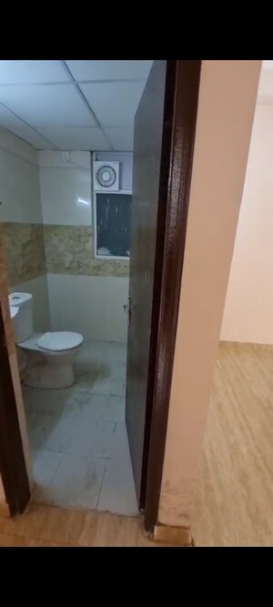 Bathroom in 2.5 BHK Apartment at Amrapali Golf Homes, Sector 4 Greater Noida – for Rent
