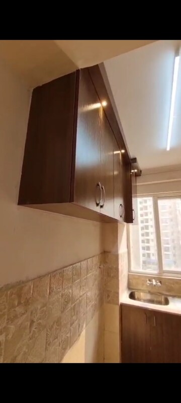 Furnished Amenities in 2.5 BHK Apartment at Amrapali Golf Homes, Sector 4 Greater Noida – for Rent