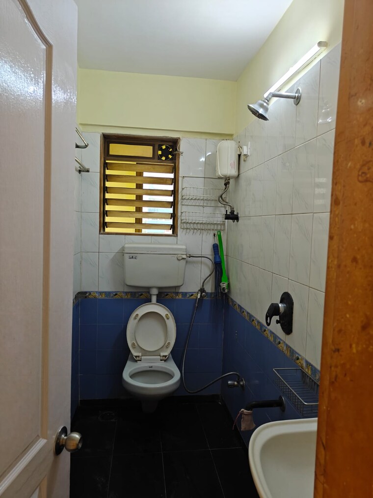 Bathroom, aum-sahil-tower 2 Bedroom 1250 Sq.Ft. Apartment In Lower Parel Mumbai 9553416