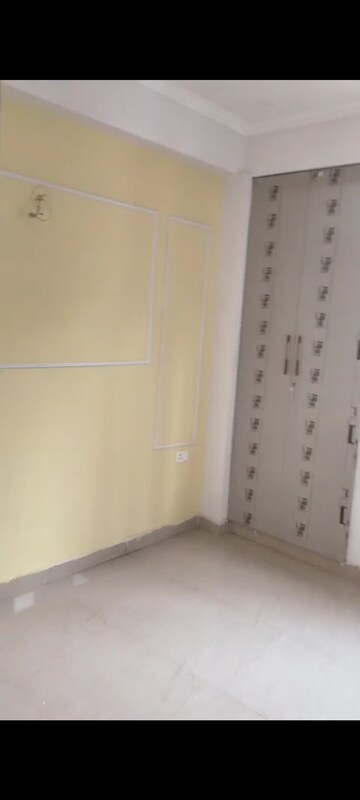 Room in 3 BHK Apartment at Amrapali Golf Homes, Sector 4 Greater Noida – for Rent