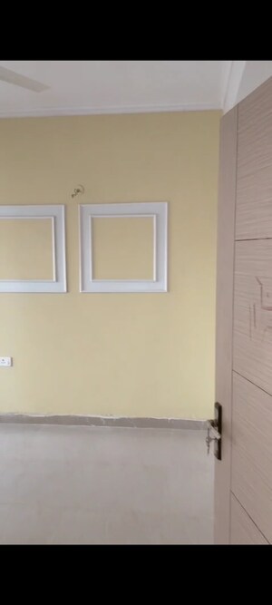 Room in 3 BHK Apartment at Amrapali Golf Homes, Sector 4 Greater Noida – for Rent