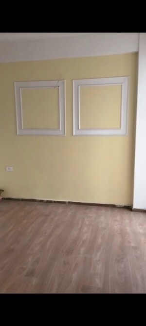 Room in 3 BHK Apartment at Amrapali Golf Homes, Sector 4 Greater Noida – for Rent