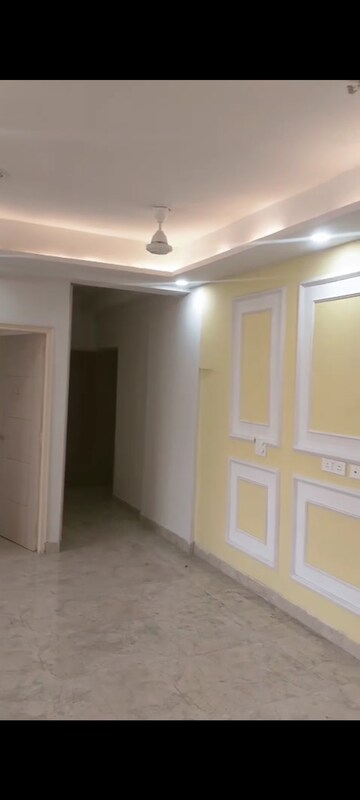 Room in 3 BHK Apartment at Amrapali Golf Homes, Sector 4 Greater Noida – for Rent