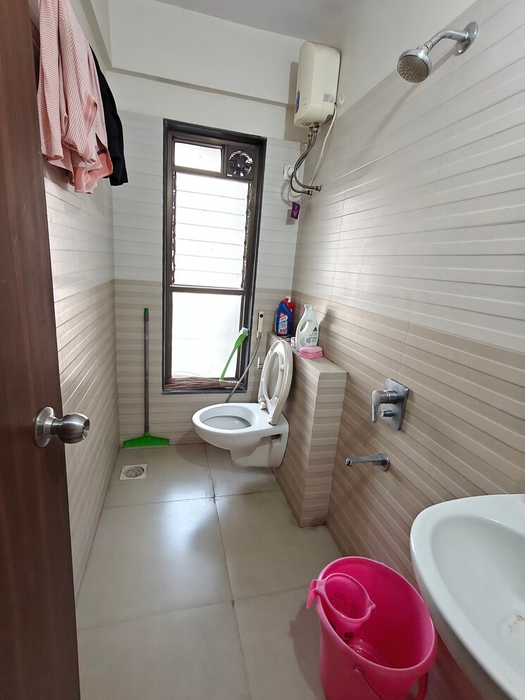 Bathroom, andheri-chs 1 Bedroom 425 Sq.Ft. Apartment In Andheri West Mumbai 9553481
