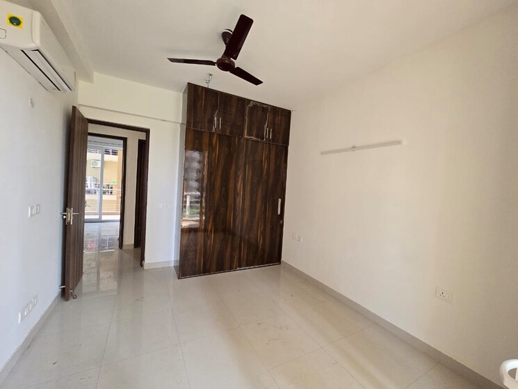 Room, paras-irene 2 Bedroom 1420 Sq.Ft. Apartment In Sector 70a Gurgaon 9553503