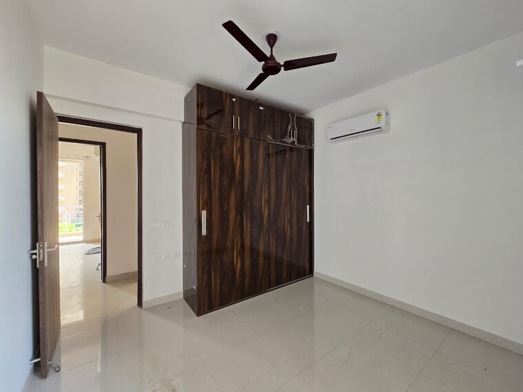 Room, paras-irene 2 Bedroom 1420 Sq.Ft. Apartment In Sector 70a Gurgaon 9553503