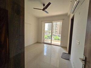 Room in 2 BHK Apartment at Paras Irene, Sector 70a – for Rent