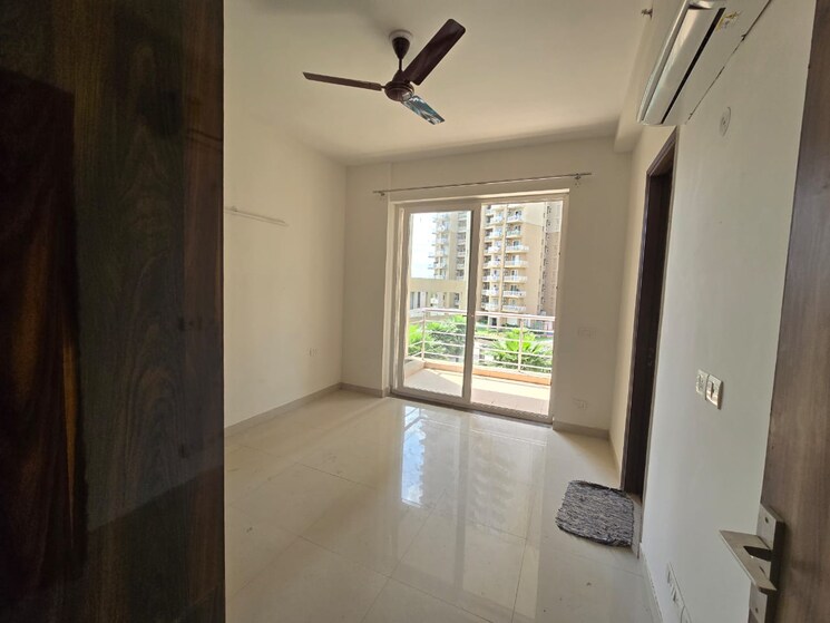 Room, paras-irene 2 Bedroom 1420 Sq.Ft. Apartment In Sector 70a Gurgaon 9553503