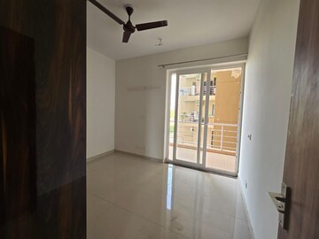 Room in 2 BHK Apartment at Paras Irene, Sector 70a – for Rent