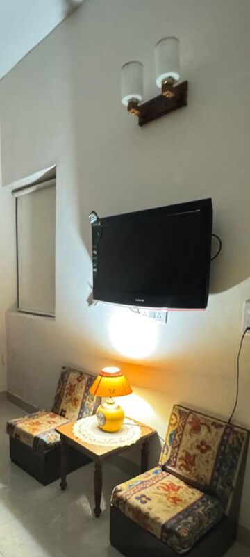 Furnished Amenities in 3 BHK Independent House at RWA Apartments, Sector 31 – for Rent