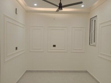 Furnished Amenities in 3 BHK Builder Floor at Mahavir Enclave – for Sale